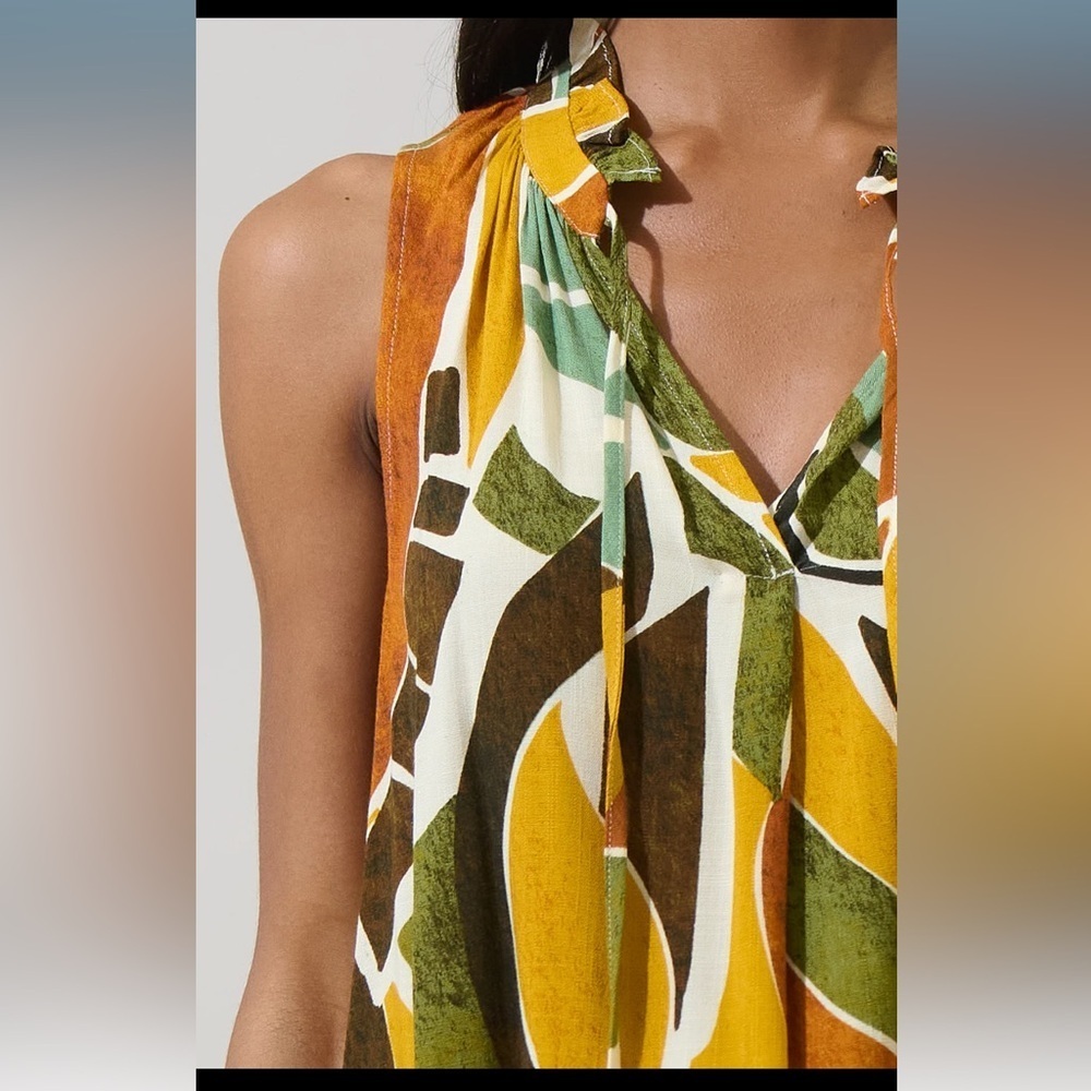 SugarLips Renia Tropical Miley Sleeveless Blouse & Wave High Waisted Shorts Set - Picture 6 of 9